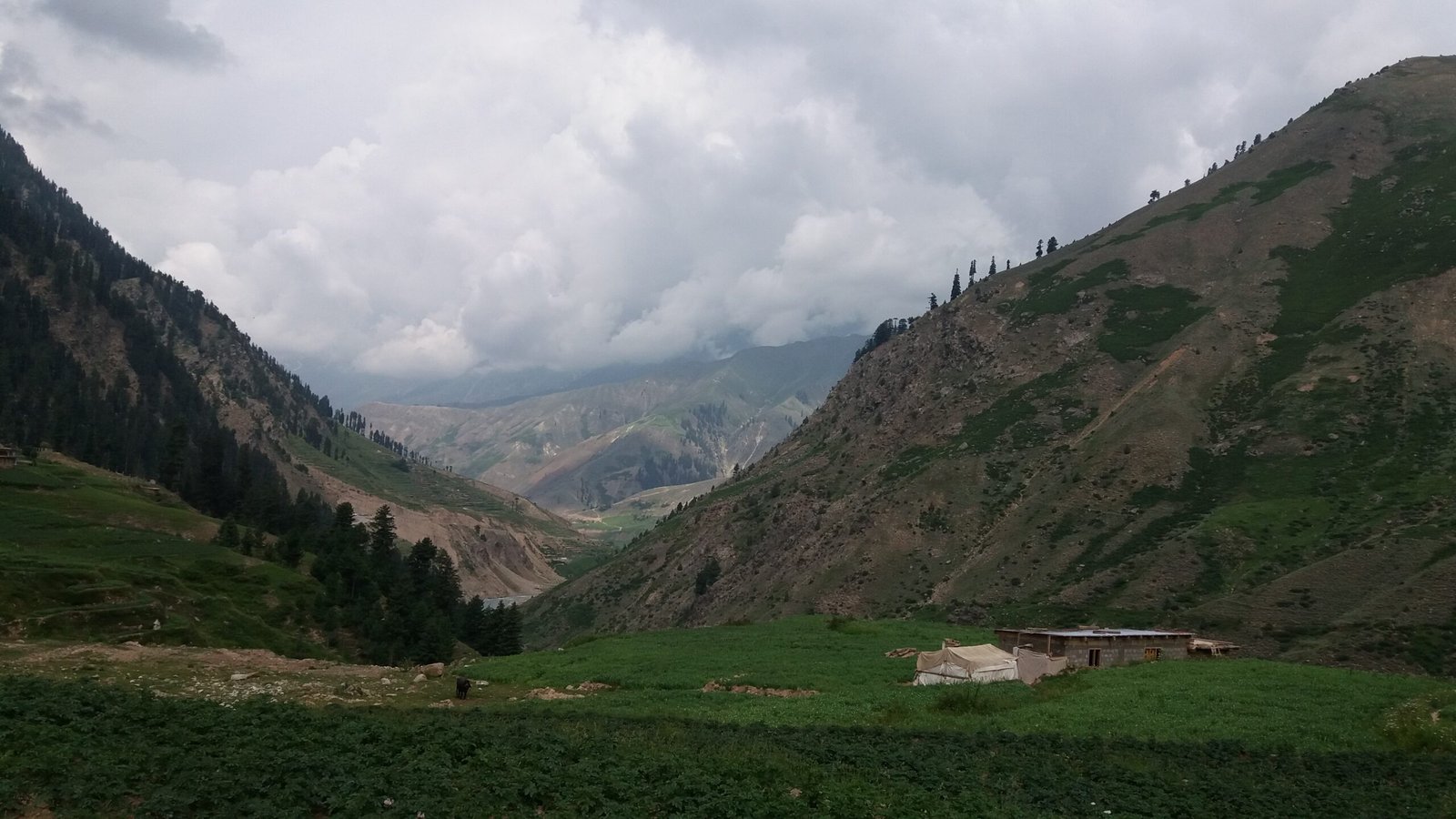 Mountain scenery in the Naran and Kaghan Valley
