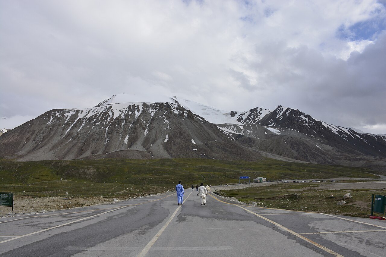 Road leading towards the mountains at Khunjerab Pass