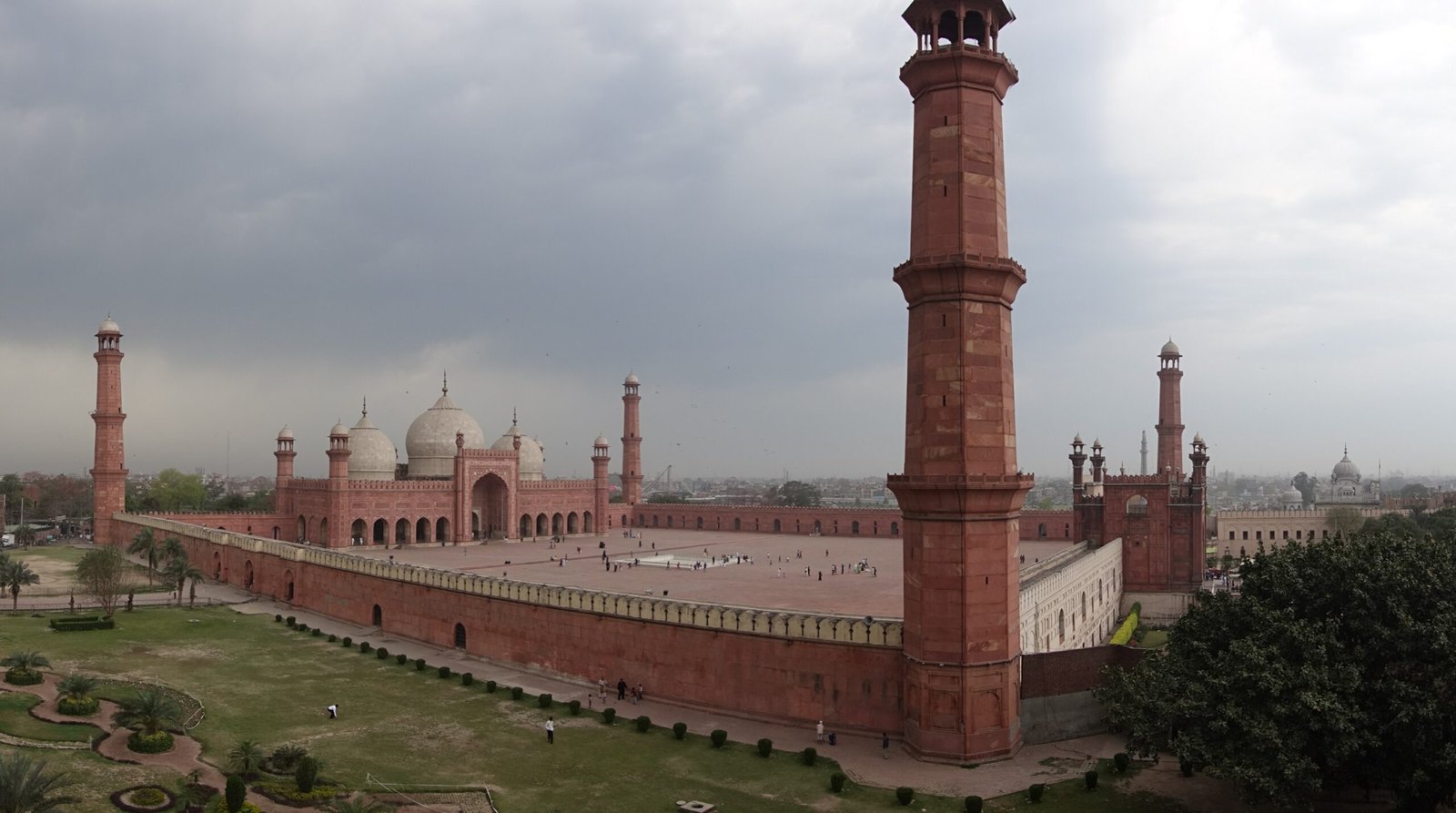 Mughal mosque architecture in Lahore